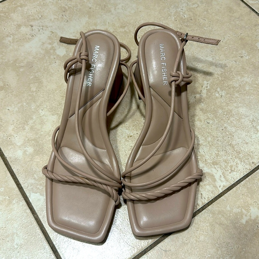 MARC FISHER malyn light tan natural sandal square block heel strappy 8.5